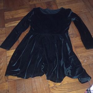 Green long sleeve velvet dress